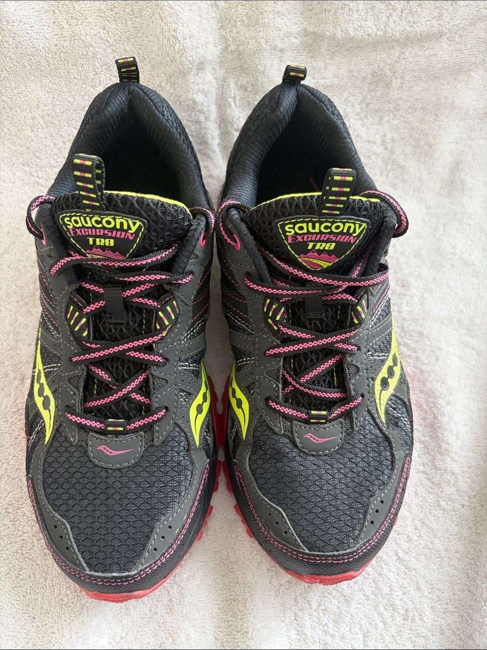 Saucony Excursion TR8 Trail Running Shoes, #S15203-10, Blk/Neon/Pink, Womens 9